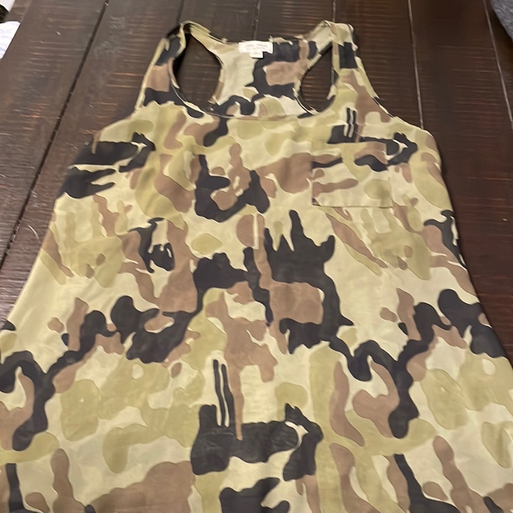 Camo tank